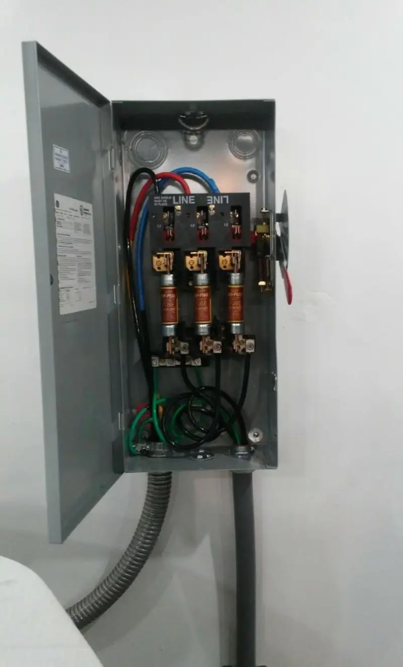 Three-phase disconnect switch installed for Smoke Detector Installation in Arvin